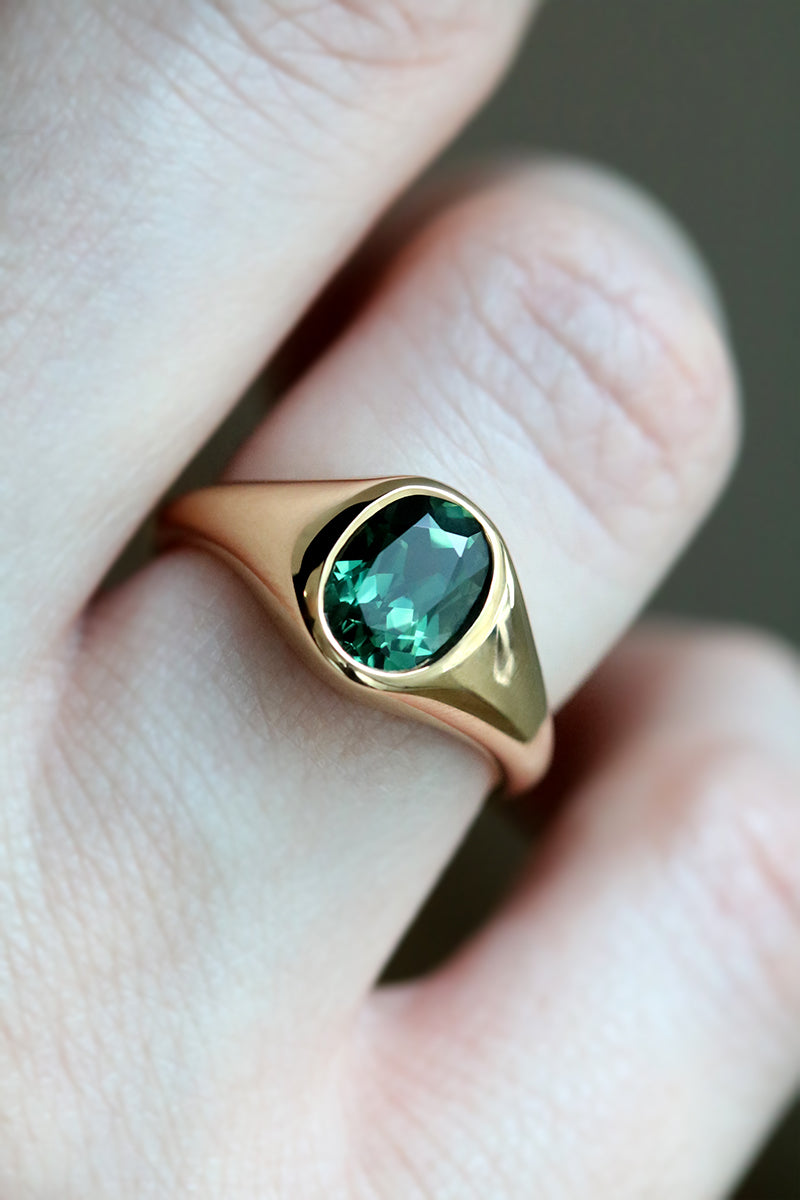 Forest Green Oval Australian Sapphire Signet Ring– Scarlett