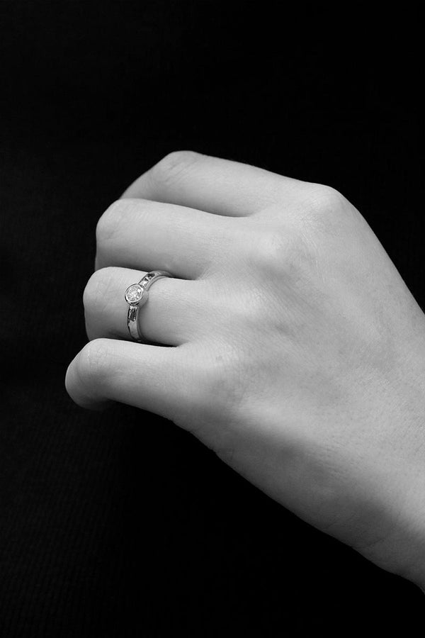 Molten Ring With Bezel Set Diamond White Gold