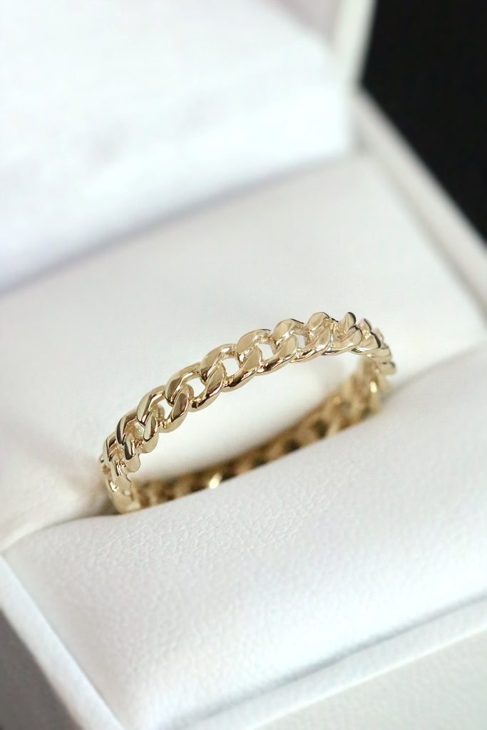 Petite Chain Ring Yellow Gold