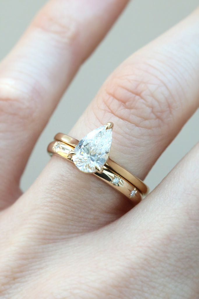 Star Set Five Diamond 2.5mm Wide Ring Yellow Gold