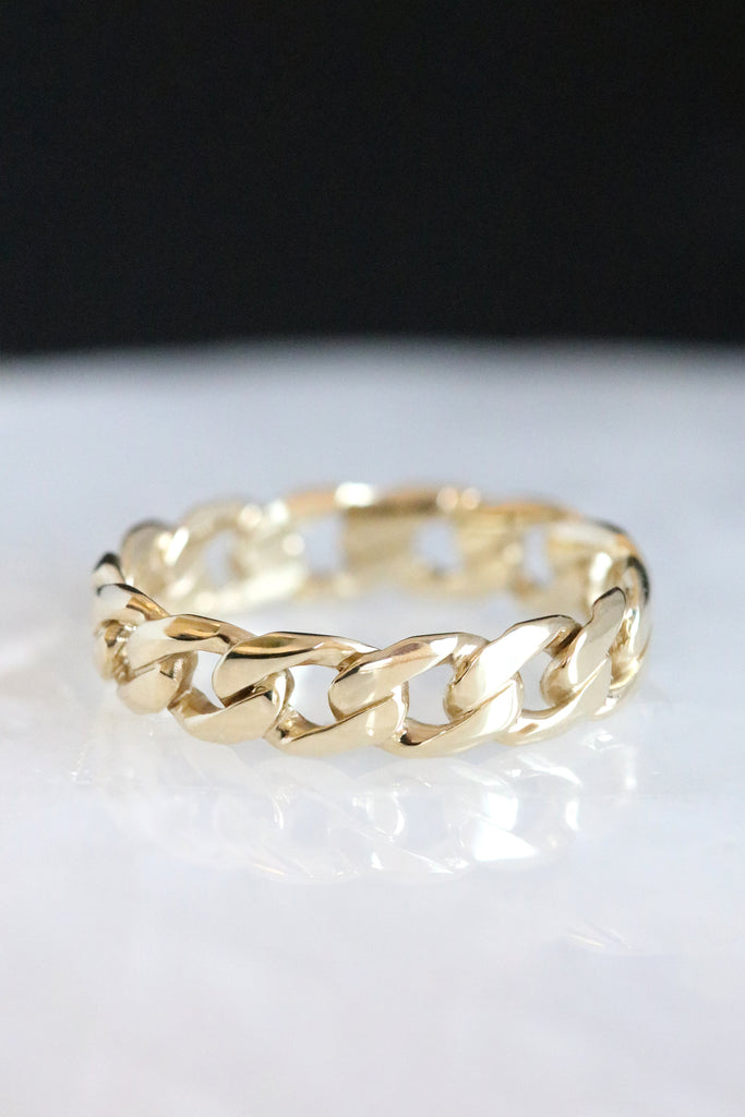Wide Chain Ring Yellow Gold