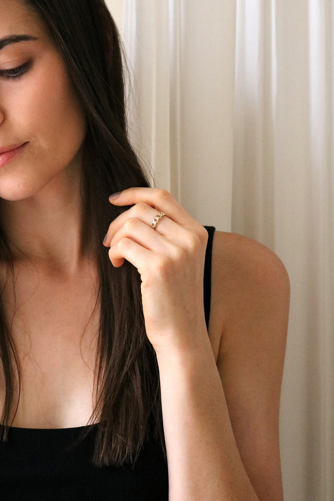 Wide Chain Ring Yellow Gold