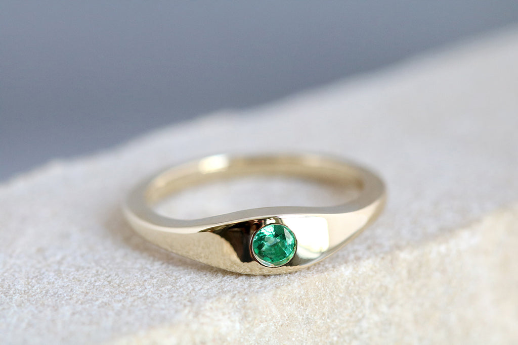 Small Emerald Ring 9ct Yellow Gold