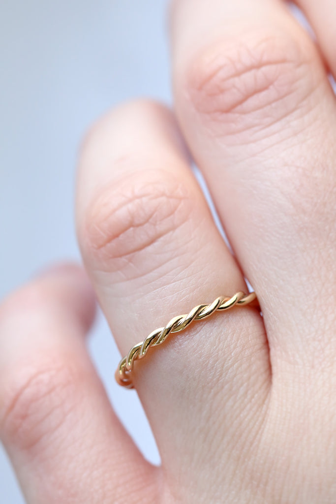 twisted ring yellow gold